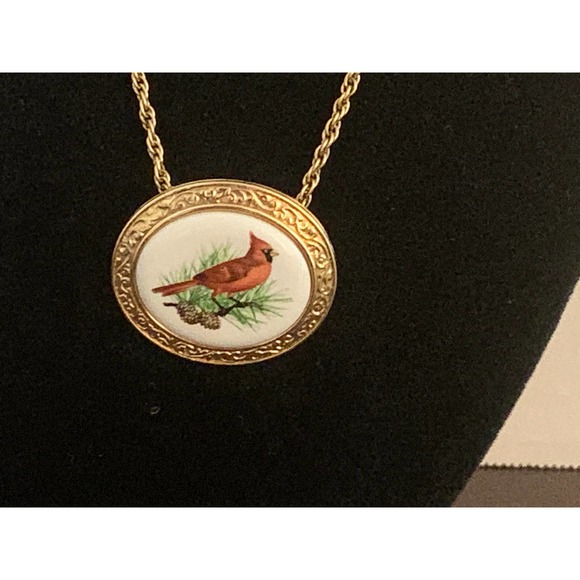 Avon 1982 Birds of Nature Necklace /Pendant - The Cardinal- Genuine Porcelain - Picture 9 of 9